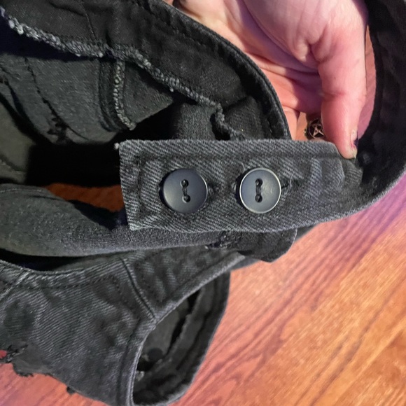 Rocker Flame Studded crop top - Picture 7 of 8